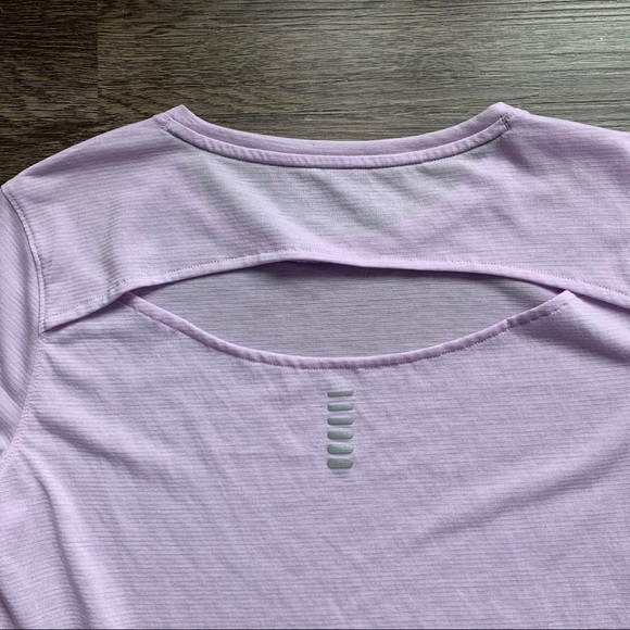 Under Armour running shirt keyhole back - Picture 5 of 5